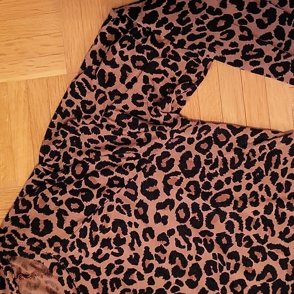 LIKE NEW Sexy Leopard Print Long Sleeve Top, M - Picture 12 of 13